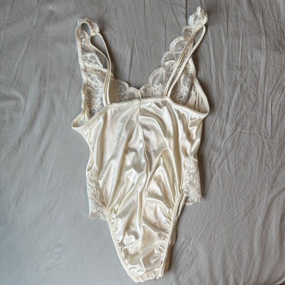 Victoria's Secret Ivory Satin Lace Trim Teddy Bodysuit Lingerie Medium Vintage - Picture 2 of 13